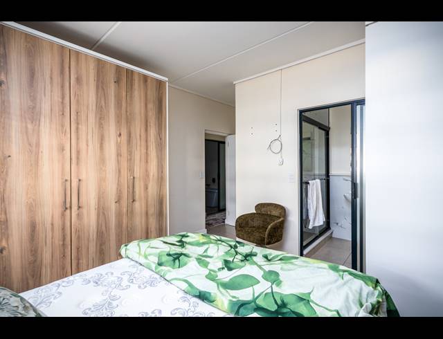 3 BEDROOM APARTMENT FOR SALE IN SANDOWN